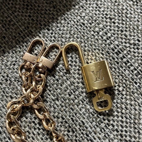 COA Authentic Louis Vuitton Lock &amp; Key Necklace available in different #’s L - Picture 3 of 16